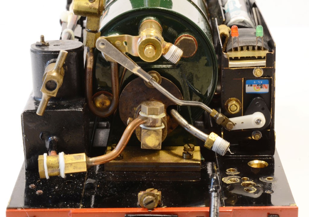 This shows the twin nine o’clock orientations of the regulator and servo arms. This ensures uniform movement of the regulator which makes the loco easier to control. Anyone with a Roundhouse VoR will recognise the arrangement (I am always pleased to steal good ideas!). Note the lock-nut at the servo end of the link – this removes flex and prevents any tendency for the link to twist. The coupling is a Regner part.